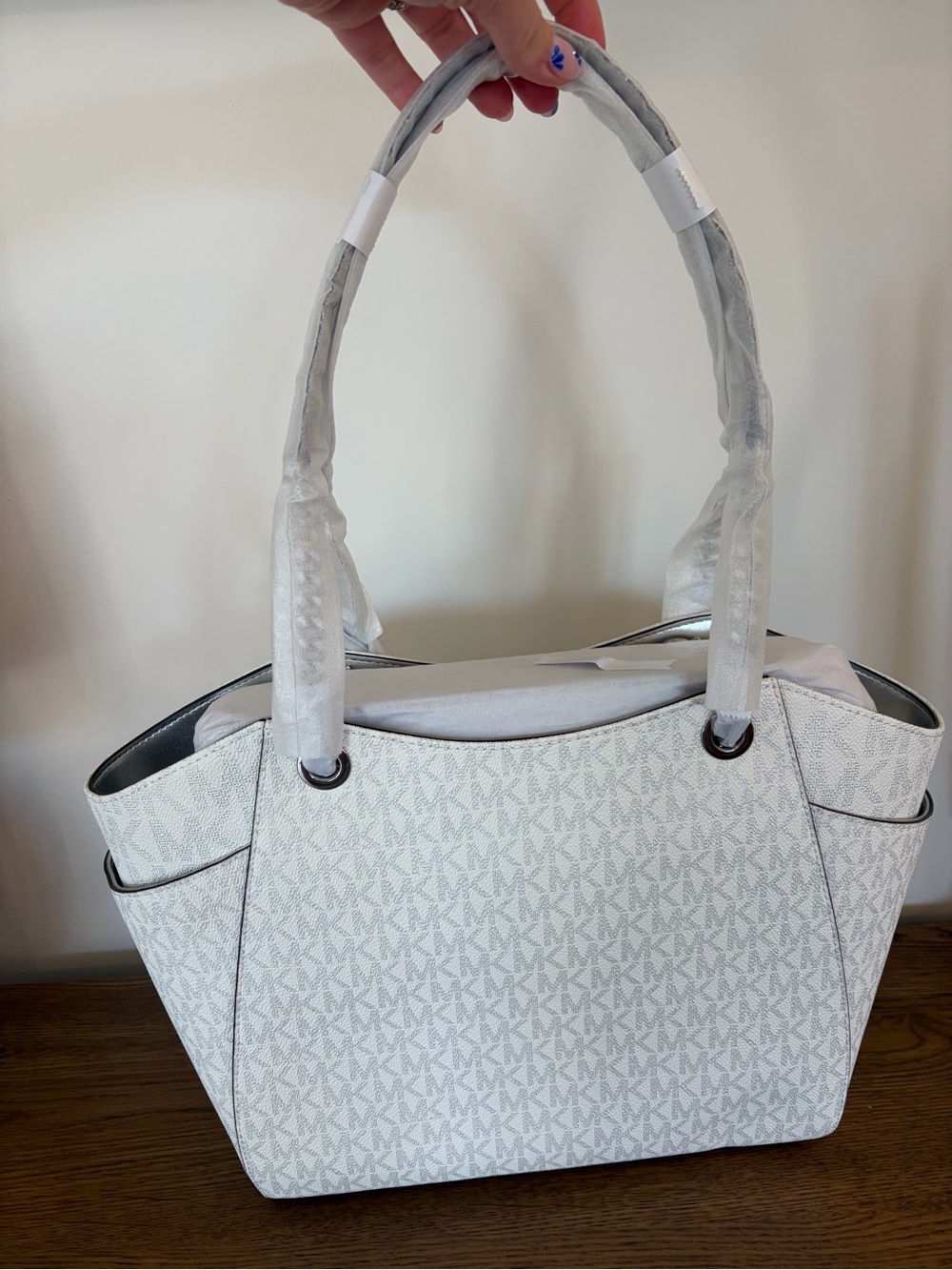 Michael Kors White Signature Logo Tote - Picture 3 of 5